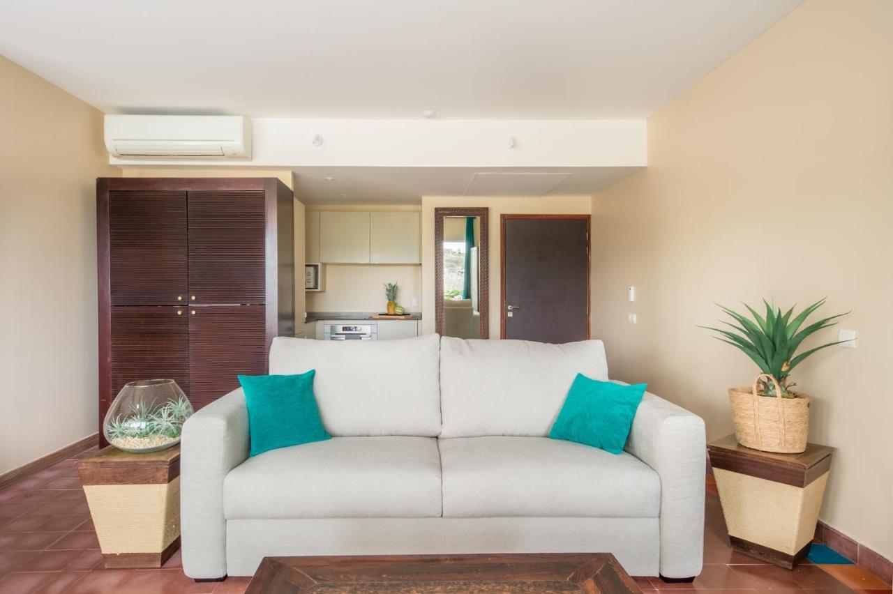 Suites Anagani Le François Buitenkant foto